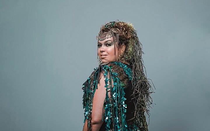 Cantora pernambucana Riáh apresenta o show Retinta no Sesc Bom Retiro, em São Paulo