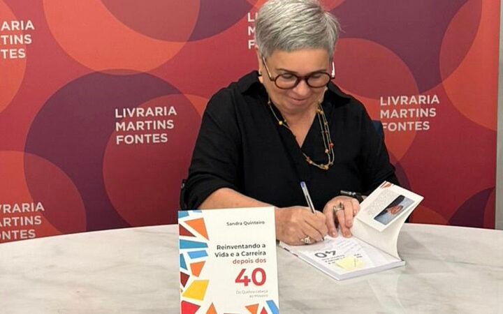 Sandra Quinteiro lança livro que propõe reinventar a carreira após os 40