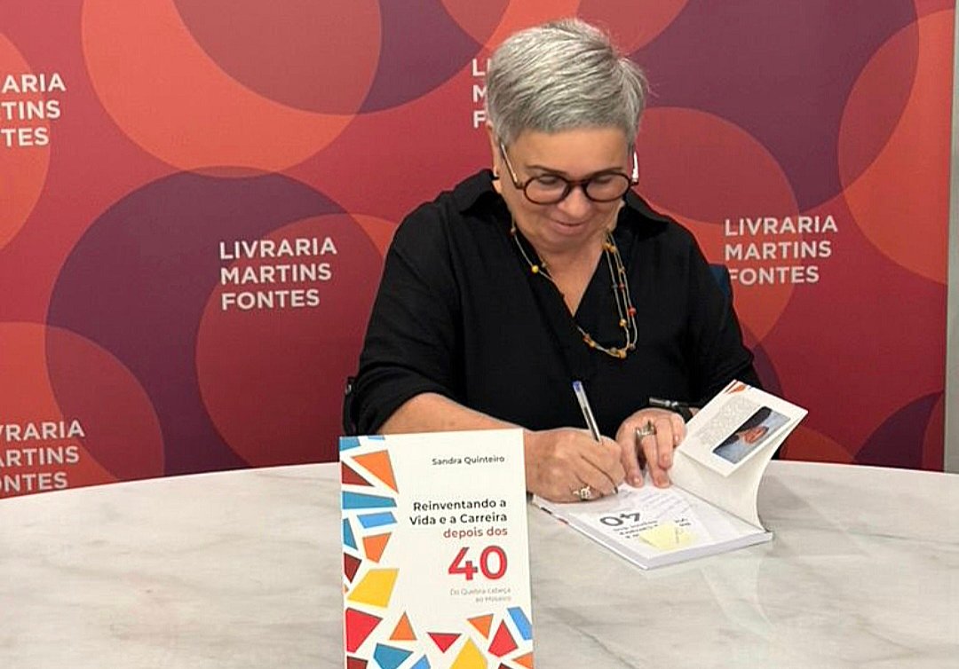 Sandra Quinteiro lança livro que propõe reinventar a carreira após os 40