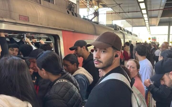 Linha 12-Safira registra falha e velocidade reduzida no dia seguinte ao fim da greve de funcionários da CPTM