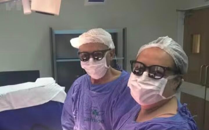 De pai para filha: cirurgião inspira a filha, e os dois passam a operar corações juntos em SP