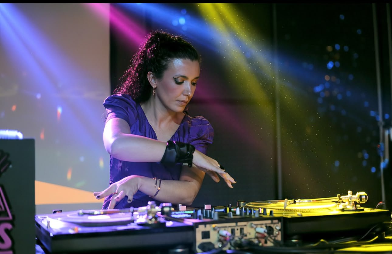 DJ Lisa Bueno comanda discotecagem especial para crianças no Vão do MASP