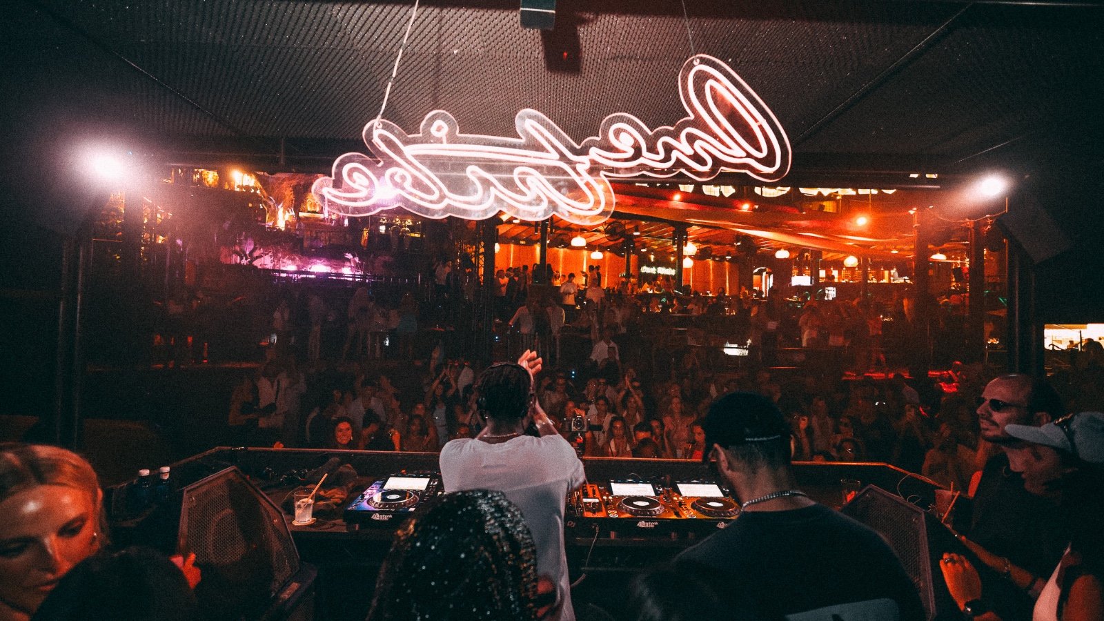 AMÉMÉ lança a track “Chulo” após temporada em Ibiza e se apresenta no Rio de Janeiro e em São Paulo em outubro