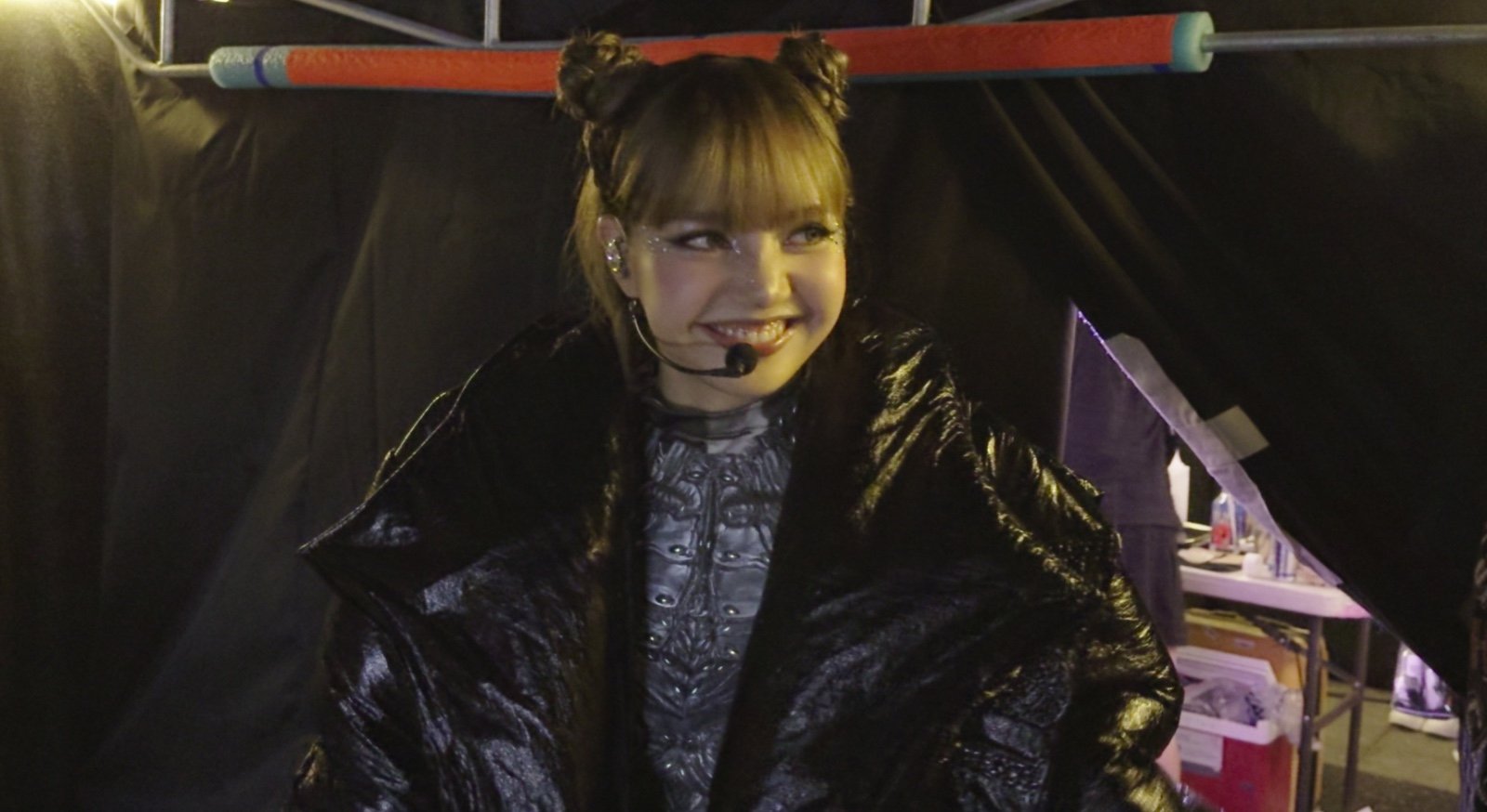 “Always Lalisa”, documentário sobre a cantora LISA, já está em cartaz nos cinemas e salas IMAX 